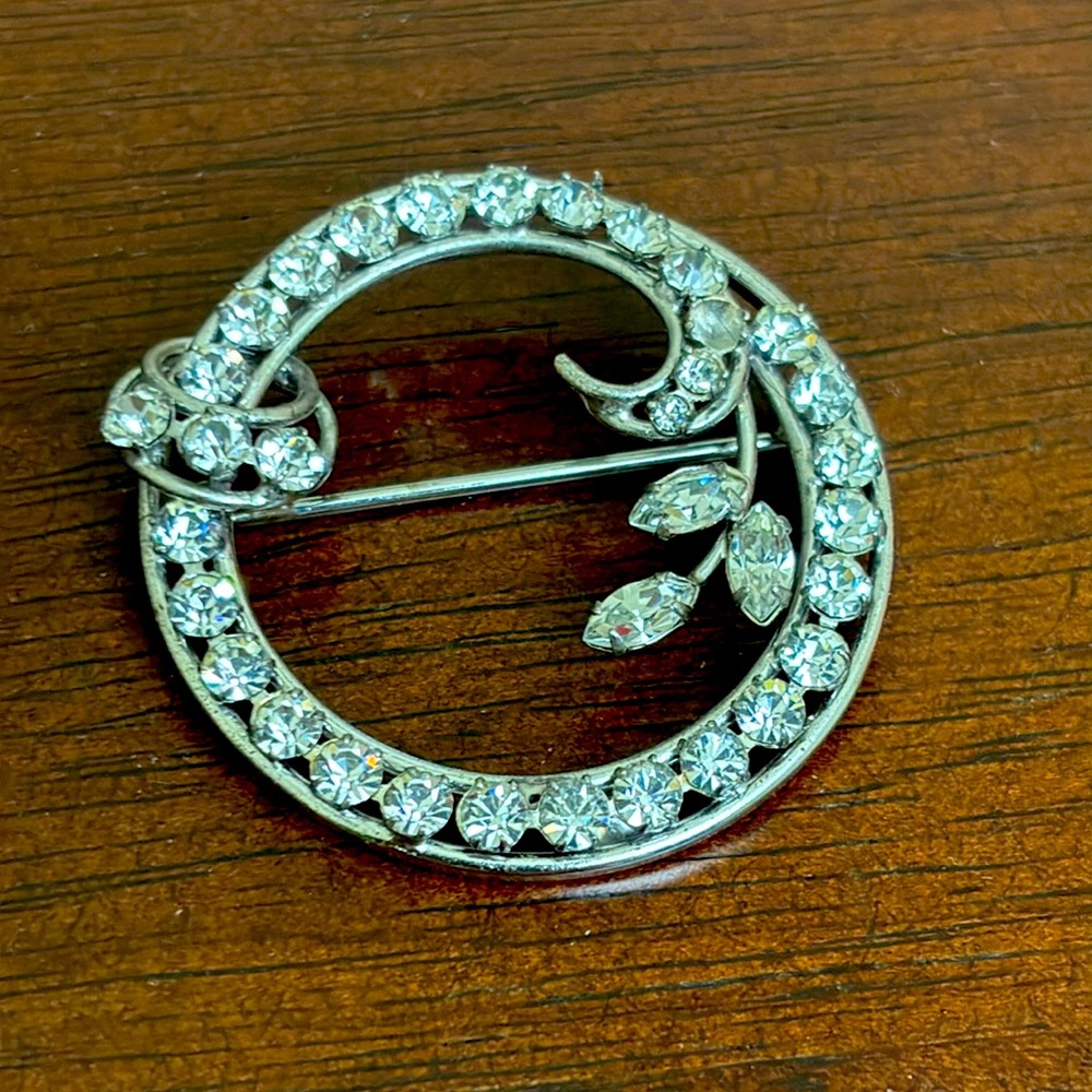 Sterling Silver Rhinestones circular Floral Brooch Rhinestones